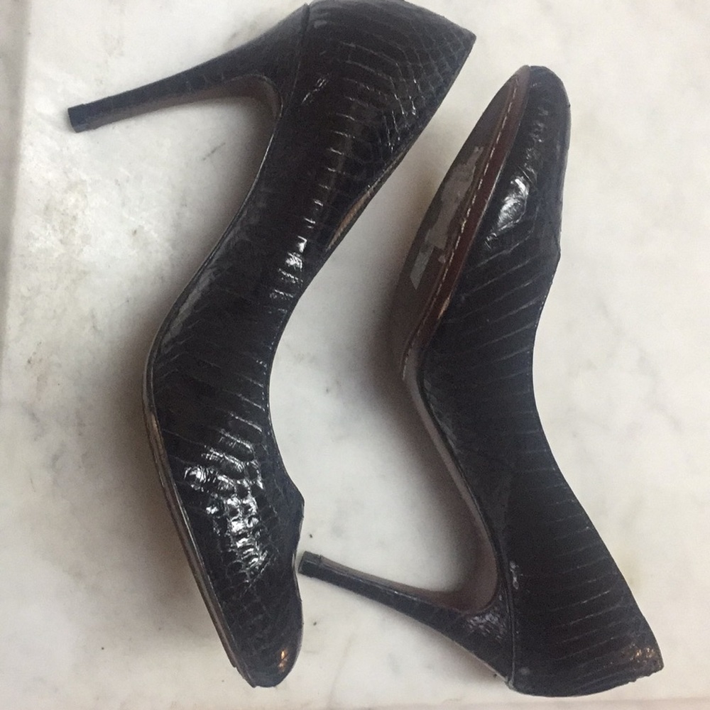 Elie Tahari Snakeskin Black Pumps